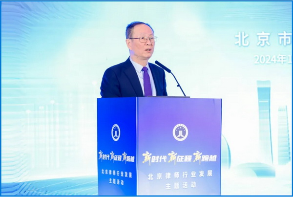 中国国际经济交流中心副理事长王一鸣作主旨发言