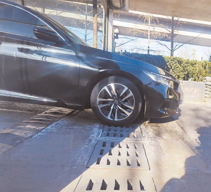 更新后的截水沟雨箅子。