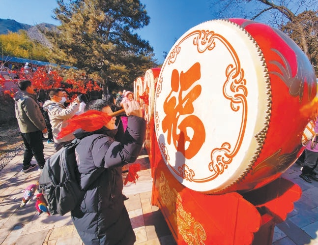 春节假期，八大处公园举办的第十二届八大处新春文化庙会，吸引众多市民感受中华优秀传统文化的魅力。
