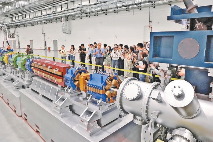 图为怀柔科学城的核心大科学装置之一——高能同步辐射光源模型。