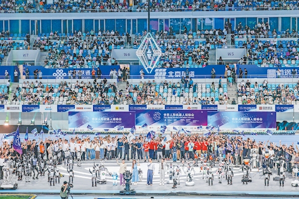 8月14日，2025世界人形机器人运动会在国家速滑馆“冰丝带”开幕。