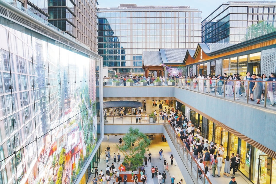 大吉巷融合历史建筑群与现代商业业态，打造“城市文化会客厅”，成为市民游客争相打卡的文化消费新地标。