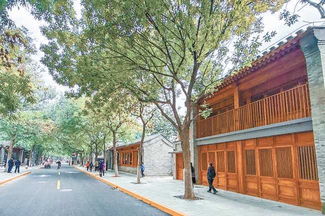 前门西兴隆街整修一新，街区恢复传统风貌。