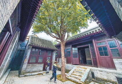 西兴隆街197号二进院内景。