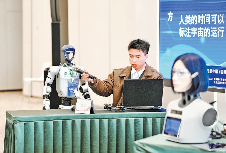 决赛中，机器人辩手激辩人类时间可否标注宇宙运行。