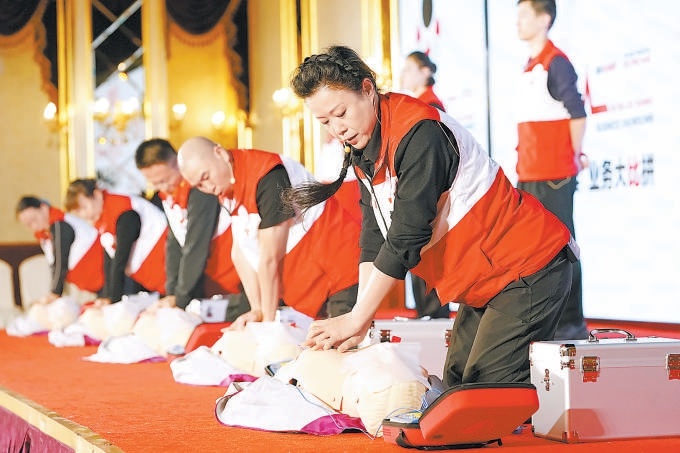 11月25日，北京市红十字会2025年应急救护师资技能比拼紧张进行。