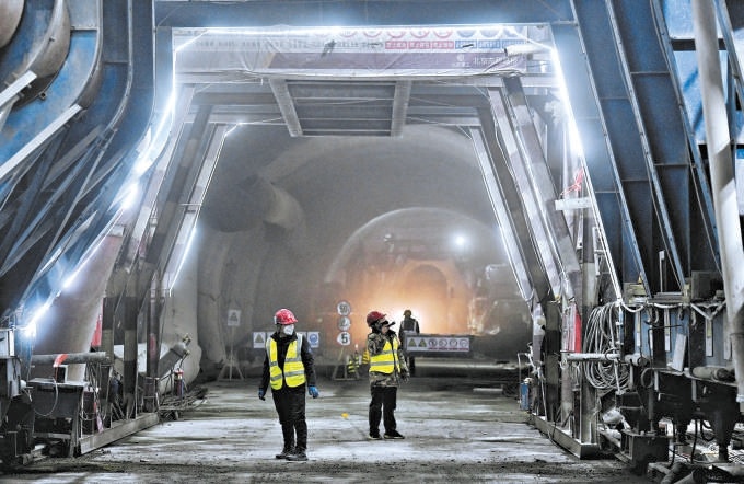 京西“生命通道”108新线高速建设迎来新进展 最难标段三座隧道累计掘进过半