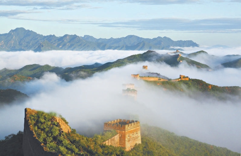 气势雄浑的蟠龙山长城。