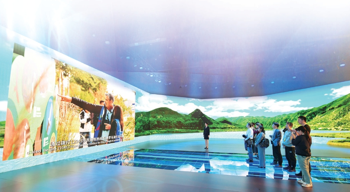 2024北京接诉即办改革论坛配套展示，用全电子屏形式让观众沉浸式体验北京市接诉即办改革的生动实践。