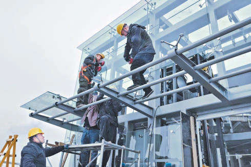 正在建设中的六环高线公园启动段现场。