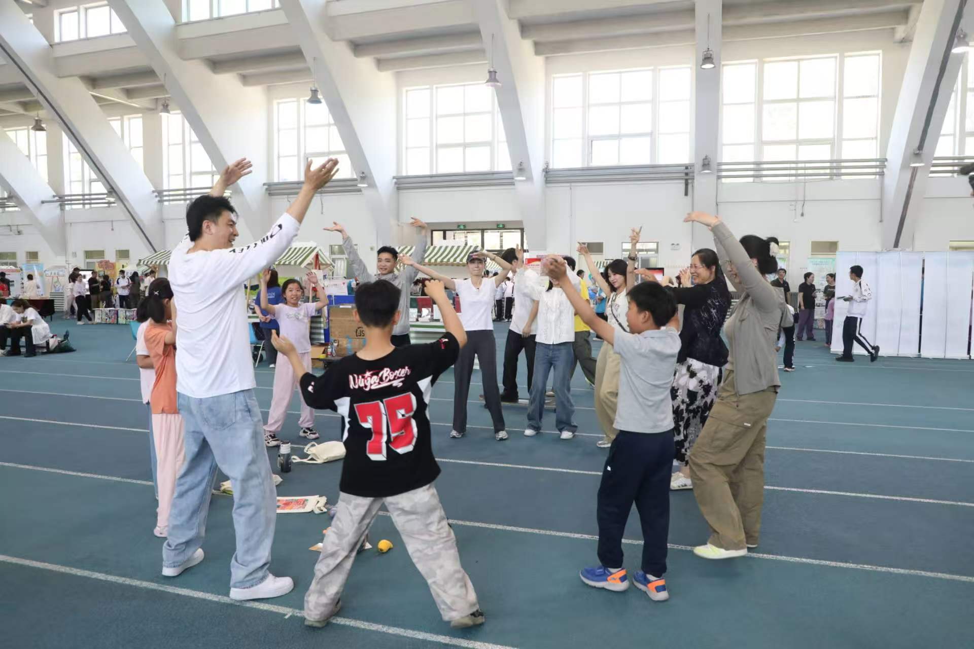 “健康第一 身心同行” 首都大中小学生身心健康季宣传教育活动 “健康第一 身心同行” 首都大中小学生身心健康季宣传教育活动