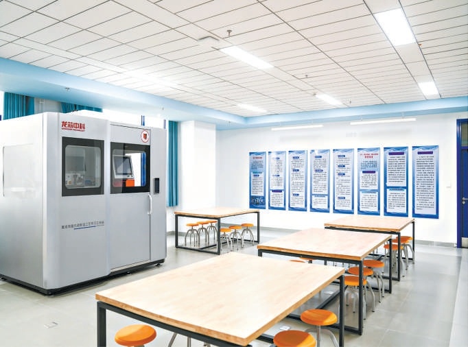 北京二中经开区学校新增集成电路制造与应用实验室。 北京二中经开区学校新增集成电路制造与应用实验室。