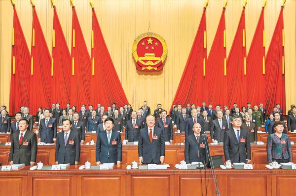 市十六届人大二次会议开幕。图为大会主席台。