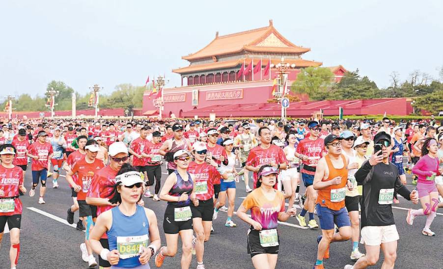 2.2万名跑者共赴春日之约 王文杰许双双分夺男女冠军 北京半马刷新男子成绩全国纪录