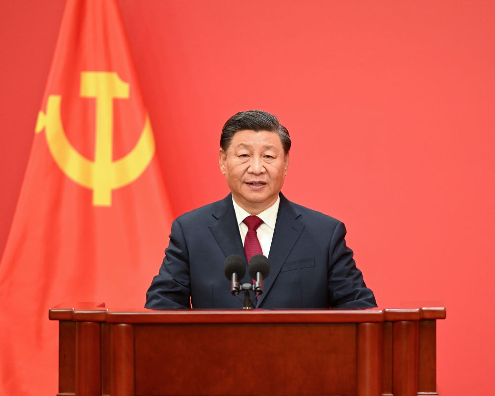 10月23日，刚刚在中国共产党第二十届中央委员会第一次全体会议上当选的中共中央总书记习近平和中共中央政治局常委李强、赵乐际、王沪宁、蔡奇、丁薛祥、李希在北京人民大会堂同采访中共二十大的中外记者亲切见面。这是习近平发表重要讲话。