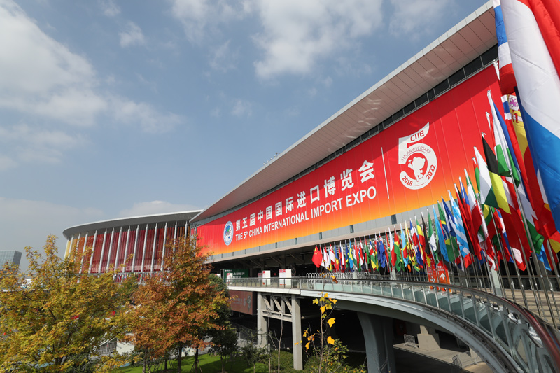 这是2022年11月2日拍摄的国家会展中心（上海）西入口处。