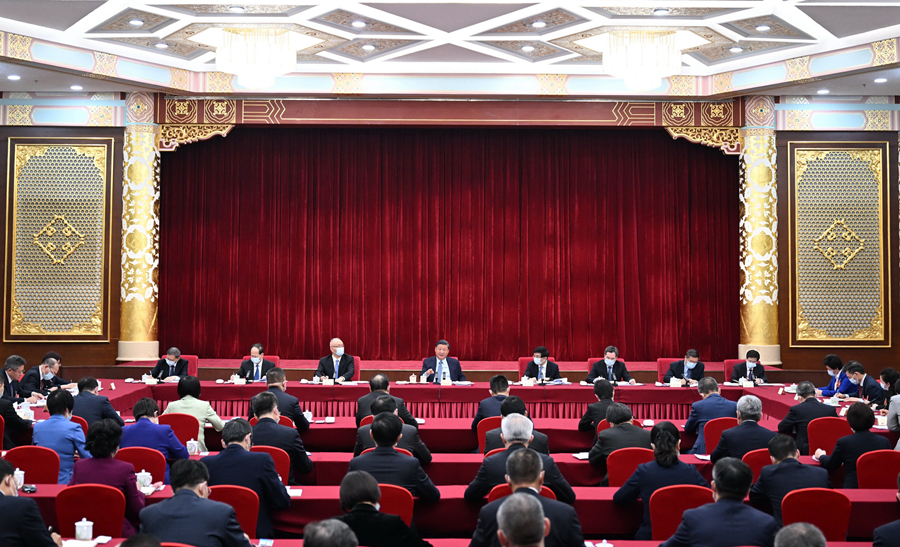3月6日，中共中央总书记、国家主席、中央军委主席习近平看望参加全国政协十四届一次会议的民建、工商联界委员，并参加联组会，听取意见和建议。