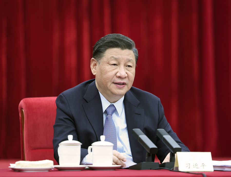 3月6日，习近平总书记看望参加全国政协十四届一次会议的民建、工商联界委员，并参加联组会，听取意见和建议。