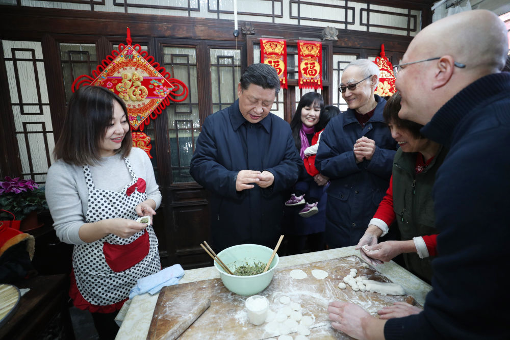 2019年2月1日，习近平在北京看望慰问基层干部群众，考察北京冬奥会、冬残奥会筹办工作时，在前门东区草厂四条胡同，同朱茂锦一家人包饺子、聊家常。