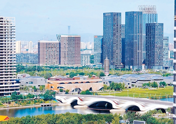 古老的大运河畔，城市副中心拔节生长。