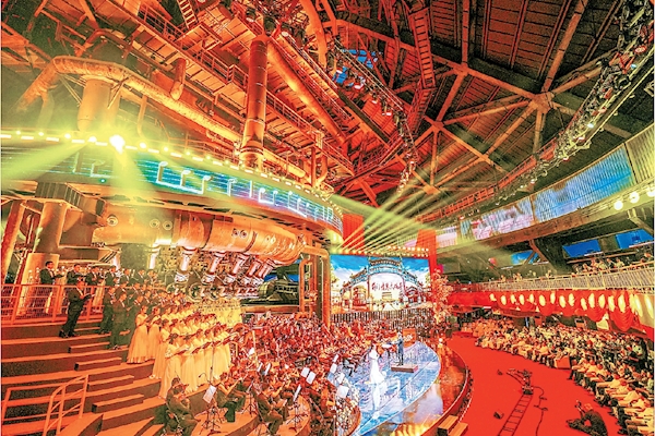 6月25日晚，“山河永定 古都新韵”演出在首钢三高炉举办，拉开了2023北京西山永定河文化节的序幕。