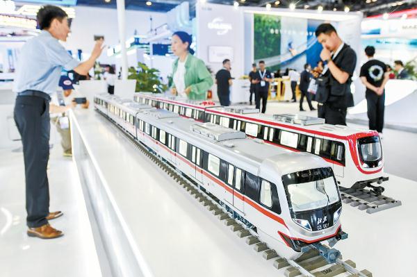 北京地铁3号线车辆模型。