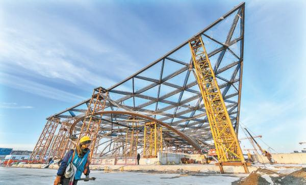 副中心站综合交通枢纽工程首片“京帆”屋盖钢结构亮相。