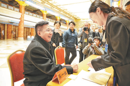 3月3日，出席十四届全国人大二次会议的北京团代表陆续来到北京会议中心驻地报到。