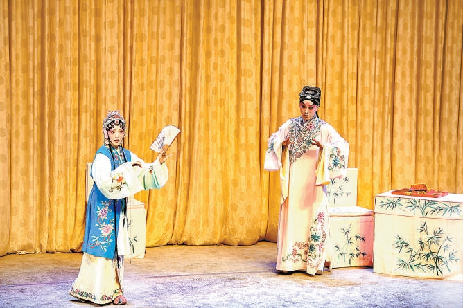 4月28日晚上，“‘京’彩文化 青春绽放”行动计划文艺行项目在北京大学百周年纪念讲堂启动。当晚北方昆曲剧院“经典剧目进北大”系列演出之《狮吼记》上演。