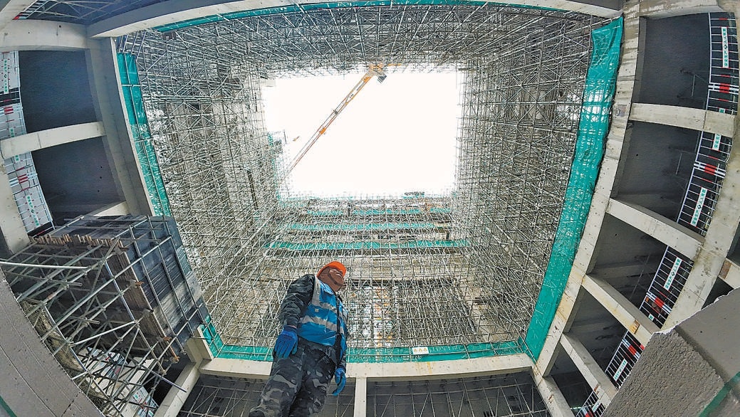 北京歌舞剧院地上四层、地下四层,内部将包含一座专业中型剧场和一座综合性小剧场。 北京歌舞剧院地上四层、地下四层,内部将包含一座专业中型剧场和一座综合性小剧场。