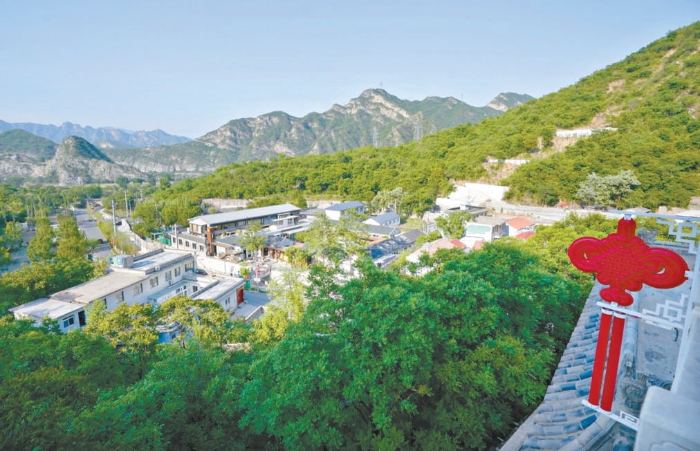 从西马各庄村远眺，王平山区一片生机勃勃。