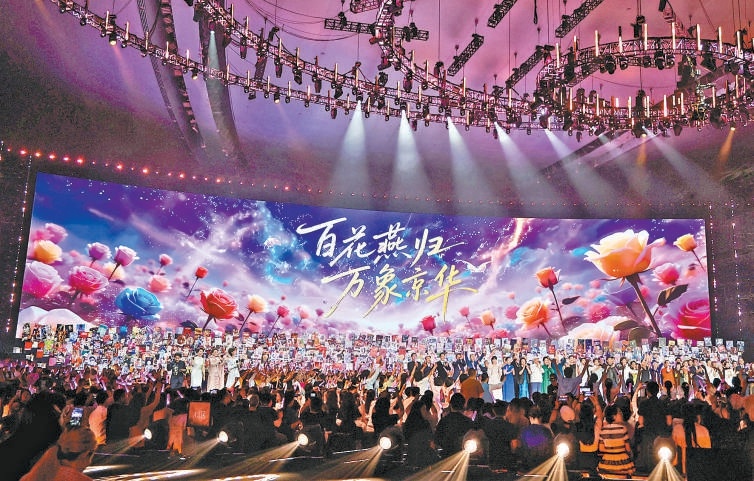 昨晚,第38届大众电影百花奖颁奖典礼暨闭幕式在北京举行。 昨晚,第38届大众电影百花奖颁奖典礼暨闭幕式在北京举行。