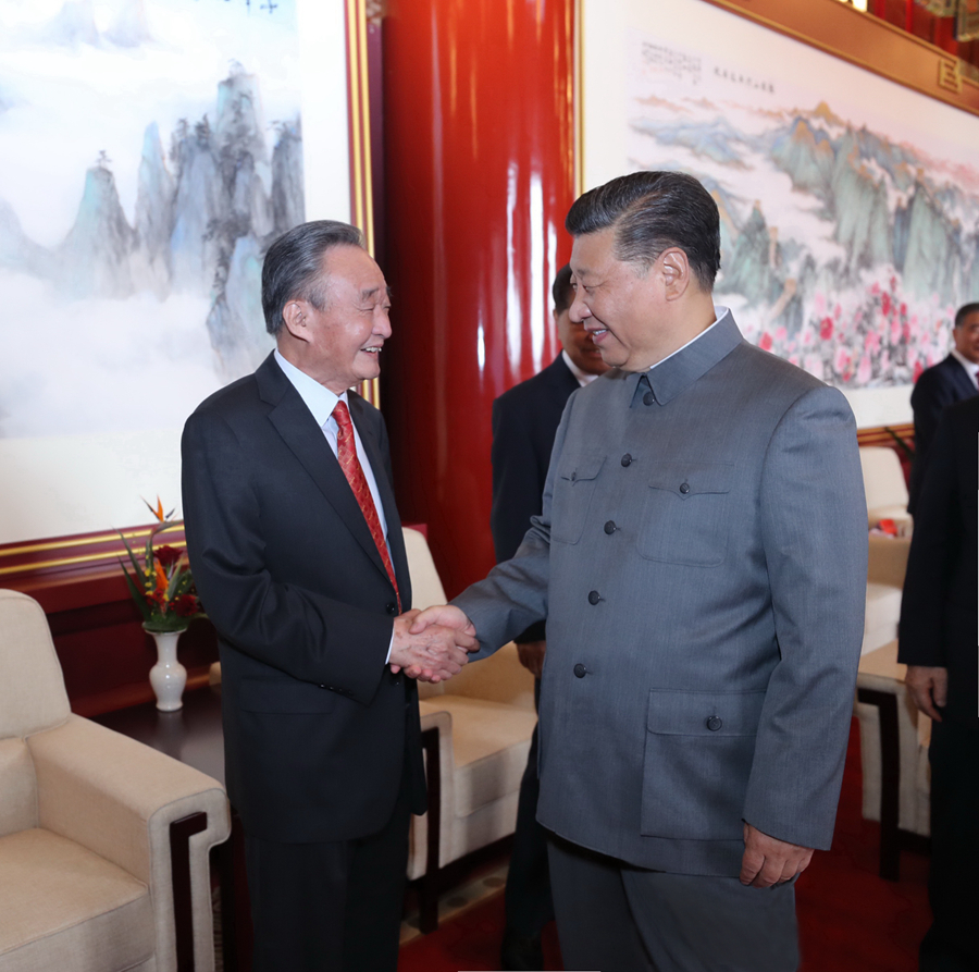 2021年7月1日，庆祝中国共产党成立100周年大会在北京天安门广场隆重举行。这是庆祝大会前，习近平同志与吴邦国同志握手。