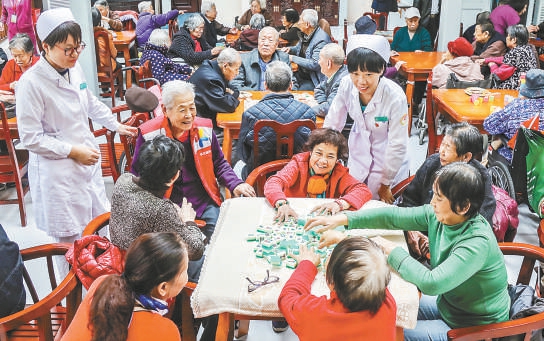 西城区西便门社区卫生服务站从胡同深处搬到德馨养老照料中心，120余名入住老人全部实现家庭医生签约。