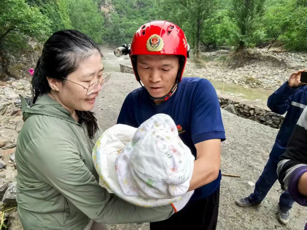 37小时转移105人！一场绝壁上的救援