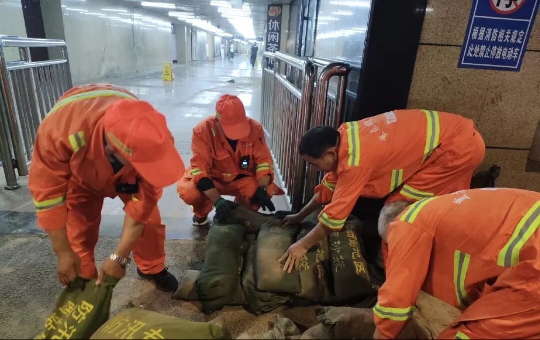 防汛进行时 北京市重点站区全力应对强降雨天气 防汛进行时 北京市重点站区全力应对强降雨天气