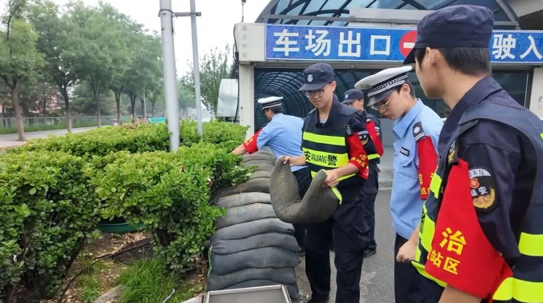 防汛进行时 北京市重点站区全力应对强降雨天气 防汛进行时 北京市重点站区全力应对强降雨天气