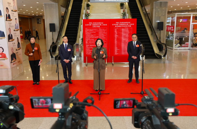 “我是委员”集体采访 十位委员走上红毯谈履职