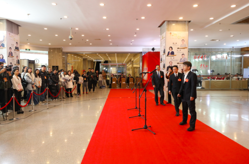 “我是委员”集体采访 十位委员走上红毯谈履职