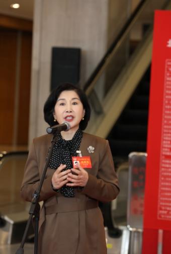 窦桂梅委员：让教育家精神附着在育人合力上