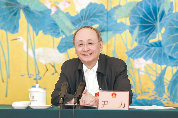 尹力同志参加东城团分组审议