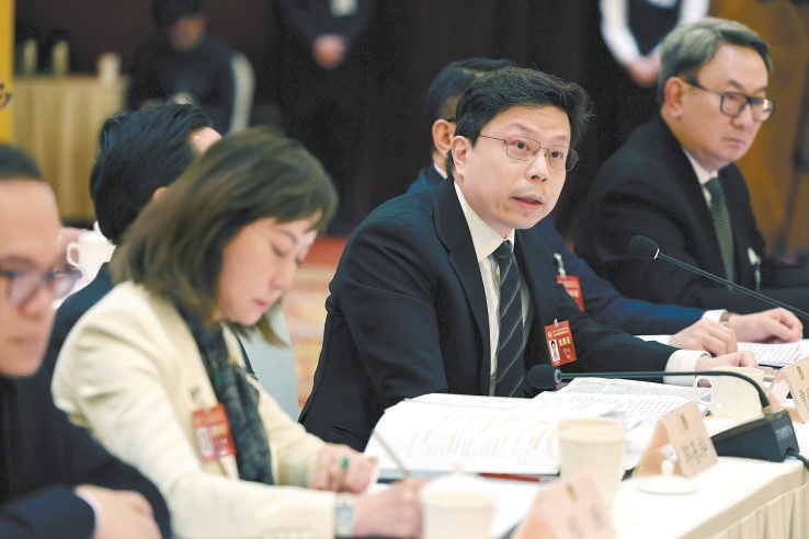 1月14日下午，市政协十四届三次会议举行市长与港澳委员、港澳台侨和对外友好工作顾问专题座谈会。委员和顾问们积极发言，为北京经济社会发展建言献策。