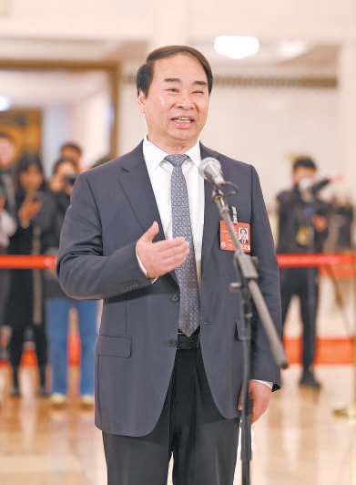 王定华委员：用一生践行教育家真谛