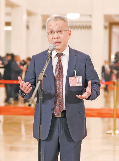 方忠委员：望更多年轻人勇攀科学高峰