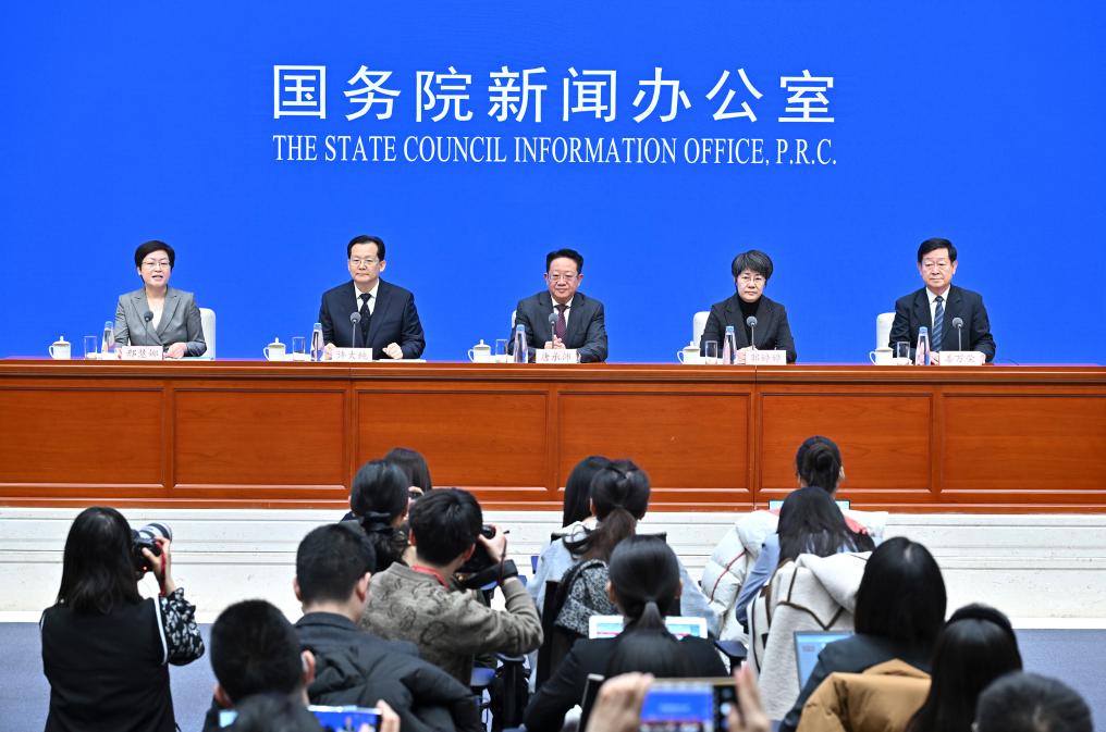2月28日，国务院新闻办公室在北京举行国务院政策例行吹风会，民政部副部长唐承沛、财政部副部长郭婷婷、自然资源部副部长许大纯、住房城乡建设部副部长姜万荣和国务院新闻办公室新闻发言人介绍2024年国务院部门办理全国人大代表建议和全国政协提案工作有关情况，并答记者问。