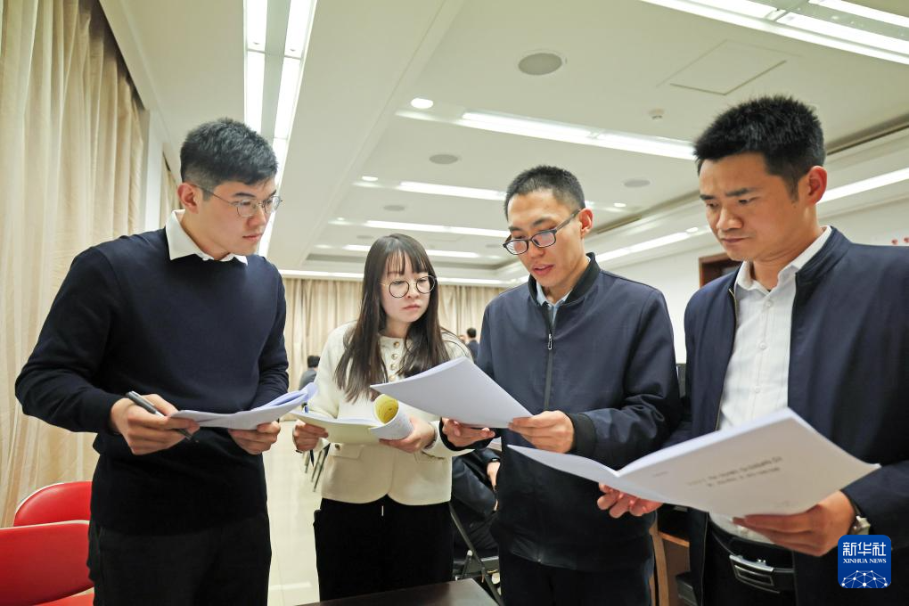 3月5日，工作人员对材料进行审核汇编。