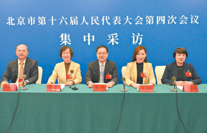 1月26日晚，市十六届人大四次会议举行第三场“履职新时代”代表集中采访活动。丰台团代表刘颖、通州团代表路林、怀柔团代表马飞骏、延庆团代表朱小华分别介绍履职情况。