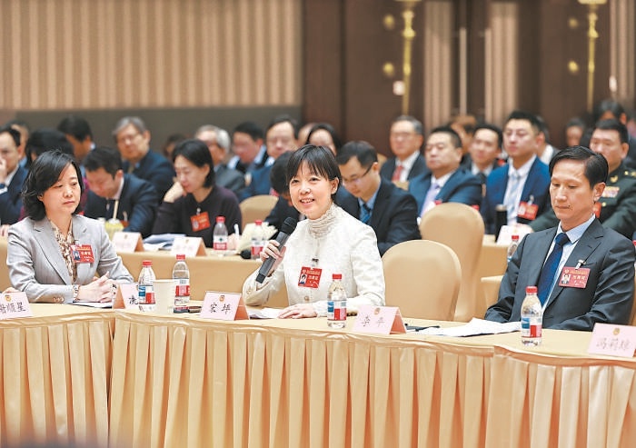 1月26日上午，市政协十四届四次会议举行专题座谈会。图为九三学社界别的宋坪委员正在发言。
