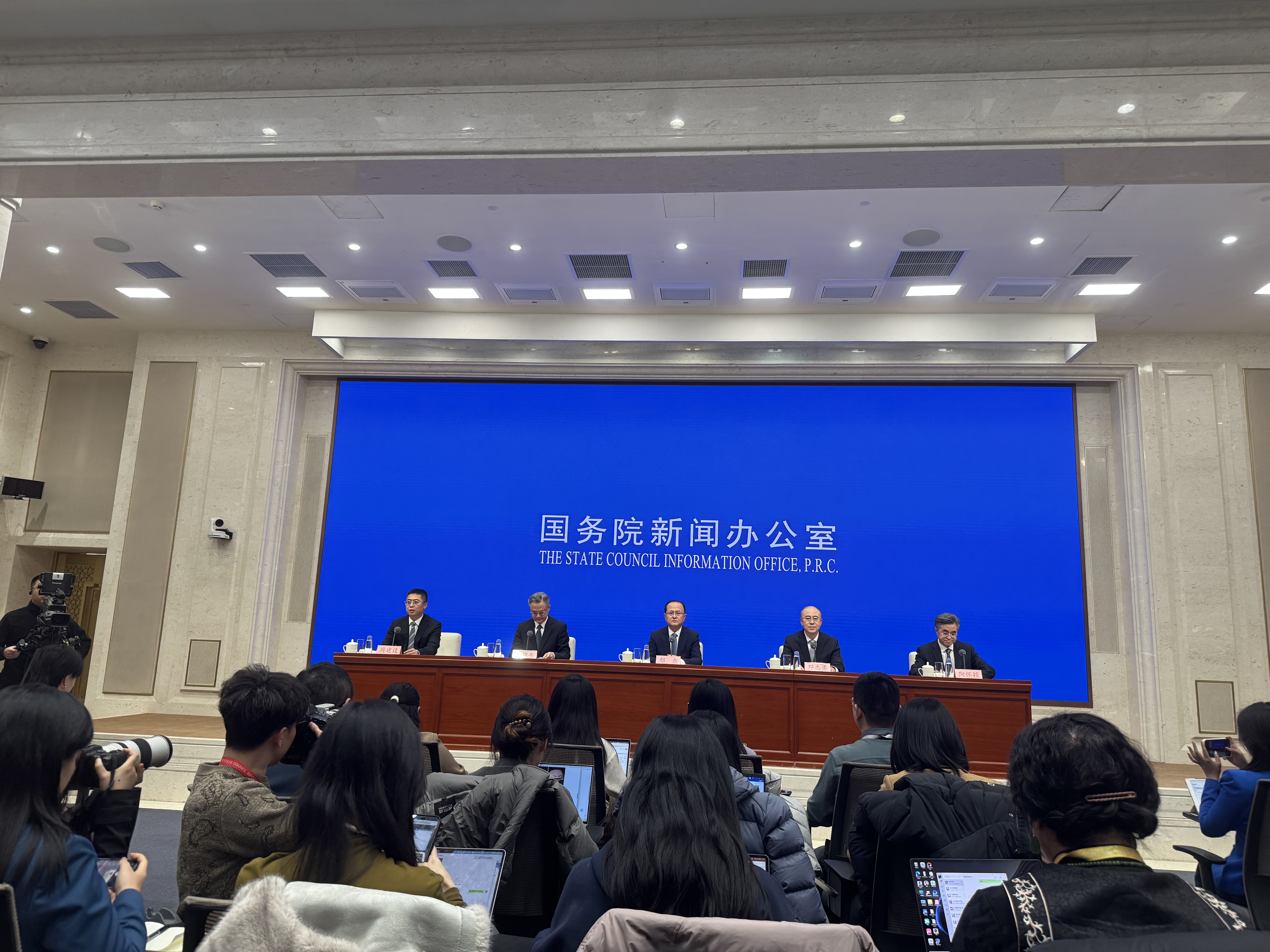 2025年国务院各部门承办全国人大代表建议8754件,政协提案4868件 2025年国务院各部门承办全国人大代表建议8754件,政协提案4868件