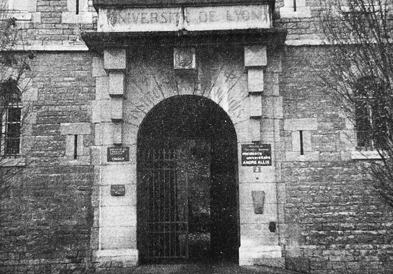里昂中法大学大门旧址